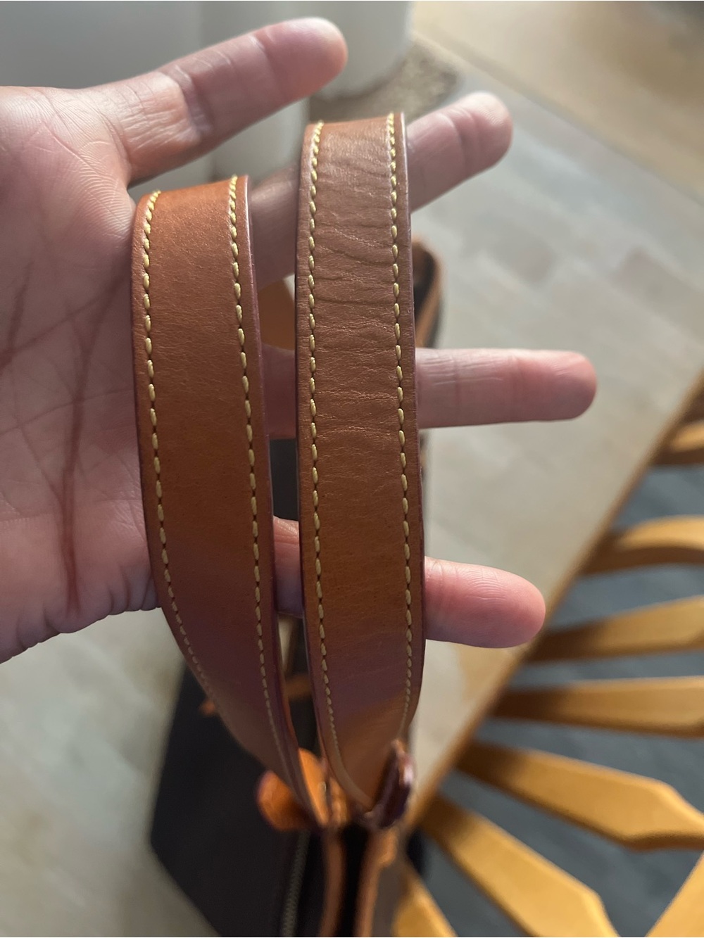 Dooney & Bourke Brown Leather purse with Tan Trim and Straps - Picture 4 of 6